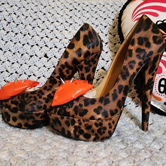 Penny Loves Kenny Cheetah Spike Heels - Picture 2 of 4